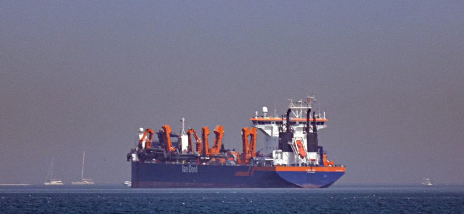 shutdown-of-hormuz-strait-raises-fears-of-soaring-oil-prices
