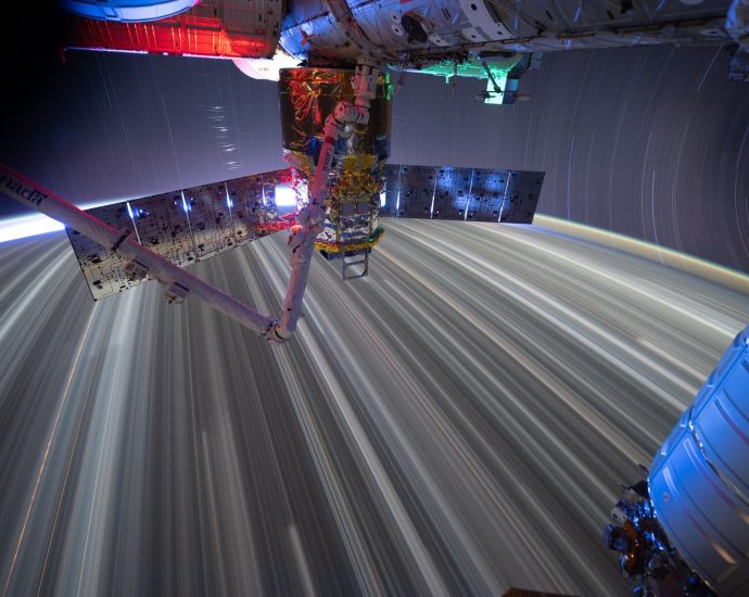 japan’s-cargo-spacecraft-nears-departure-as-crew-works-spacewalk-preps,-science