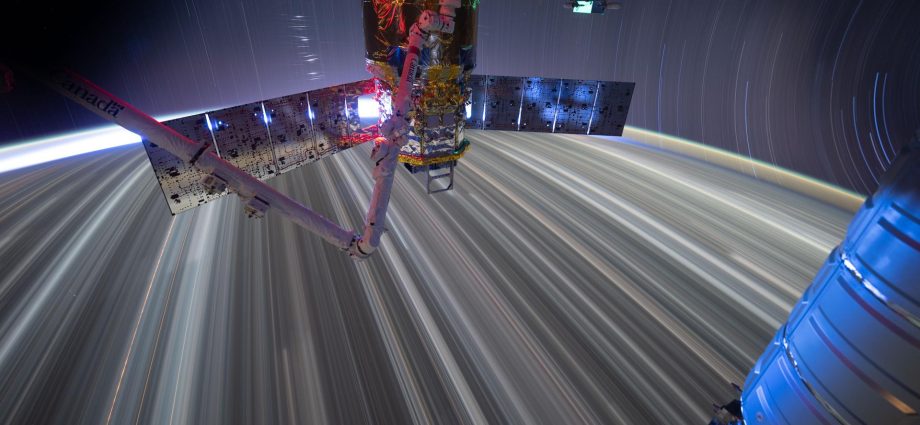 japan’s-cargo-spacecraft-nears-departure-as-crew-works-spacewalk-preps,-science