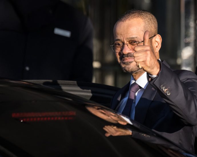 oman-renews-push-for-diplomacy,-says-‘off-ramps-available’-in-iran-war