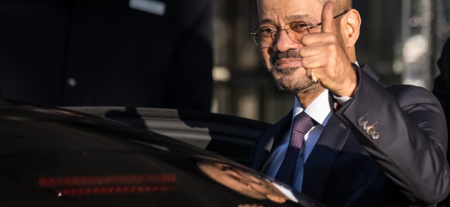 oman-renews-push-for-diplomacy,-says-‘off-ramps-available’-in-iran-war