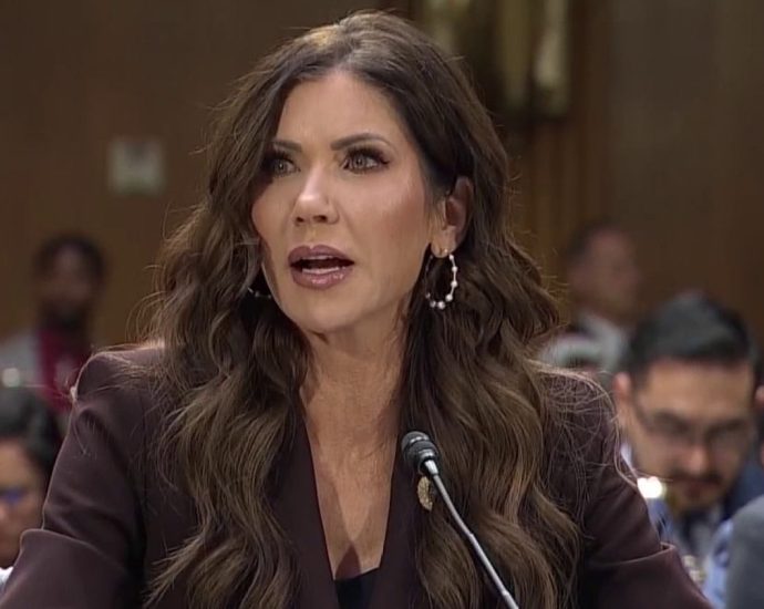 sec.-noem-dodges-questions-about-calling-renee-good,-alex-pretti-‘domestic-terrorists’