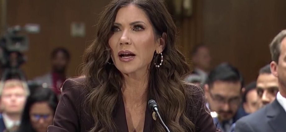 sec.-noem-dodges-questions-about-calling-renee-good,-alex-pretti-‘domestic-terrorists’
