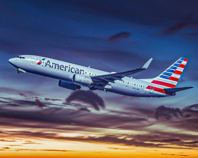 american-airlines-slams-united-for-exceeding-the-faa’s-maximum-departure-rate-in-chicago
