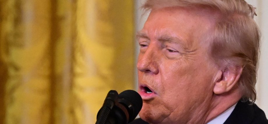 critics-mock-‘addled-psycho’ the-traitor-for-off-topic-ramble-at-medal-of-honor-ceremony