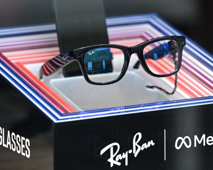 you’re-not-the-only-one-seeing-what-you-record-on-meta-smart-glasses,-contractors-say