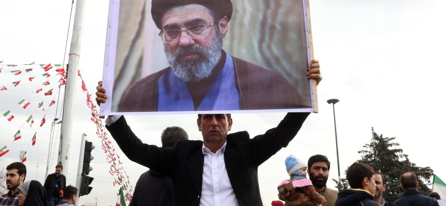 who-is-mojtaba-khamenei,-a-contender-for-iran’s-leadership-amid-war?