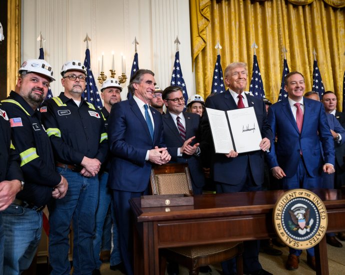 climate-deniers-expected-more-resistance-to-the-traitor’s-fossil-fuel-blitz