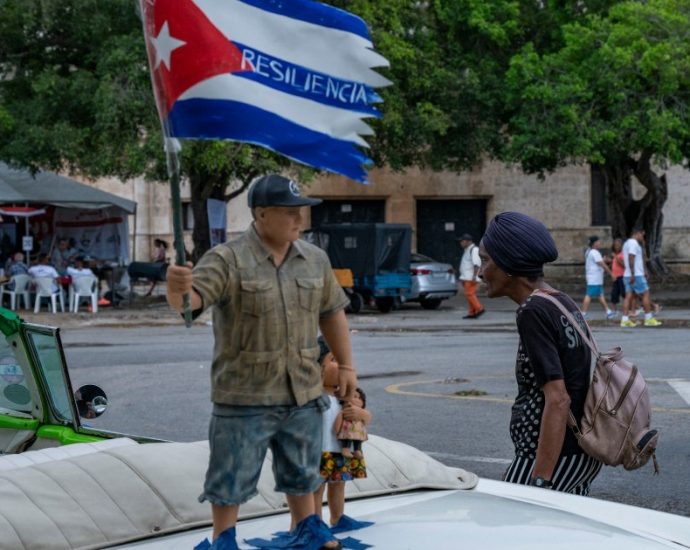 cuba-hit-by-widespread-blackout;-ecuador-expels-havana’s-ambassador,-staff