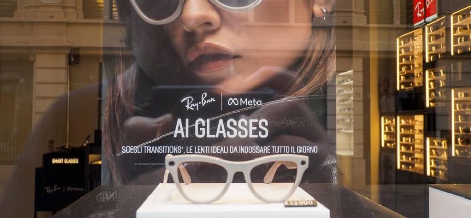 uk-watchdog-eyes-meta’s-smart-glasses-after-workers-say-they-‘see-everything’