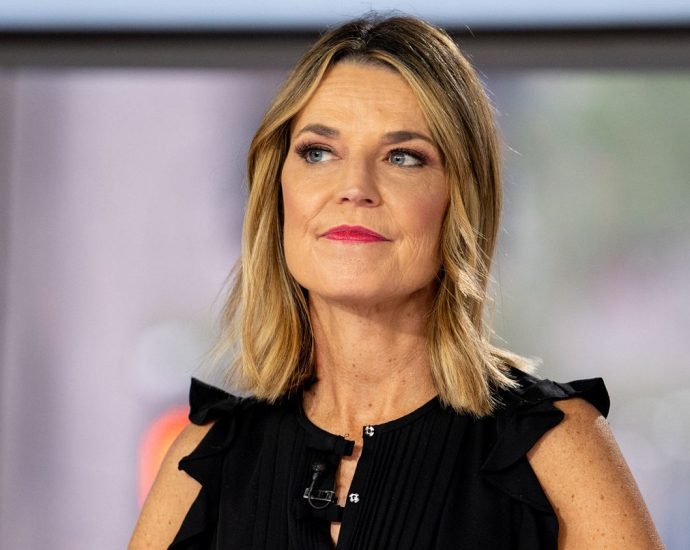savannah-guthrie-greets-today-staff-in-studio,-plans-to-return