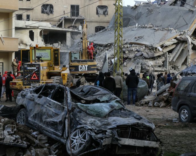 israel-kills-more-than-100-lebanese-as-it-commands-beirut-residents-to-flee