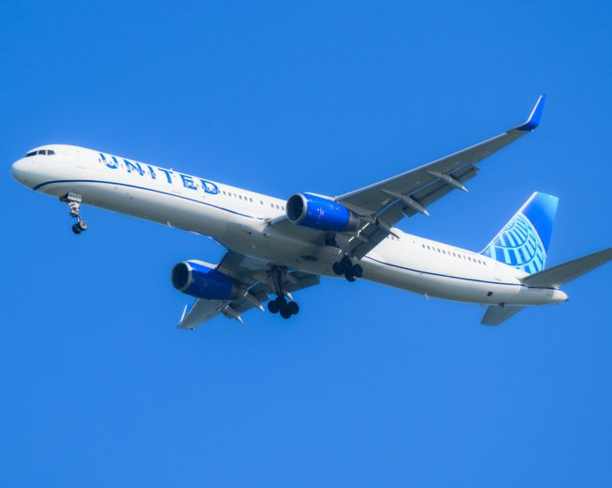 not-wearing-headphones-on-a-united-flight?-airline-promises-stiff-punishment