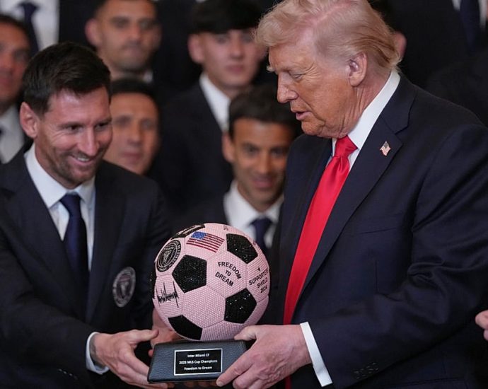watch:-messi-and-inter-miami-meet-the-traitor-at-white-house