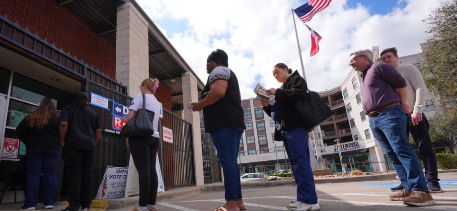 ‘complete-nightmare’:-voting-rights-advocates-slam-chaos-and-confusion-in-texas-primaries