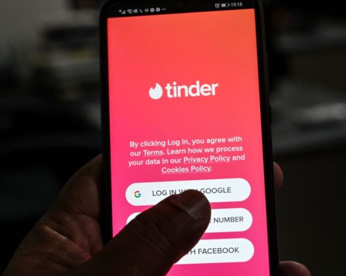 tinder-settles-$60m-age-discrimination-lawsuit.-how-to-get-your-payout