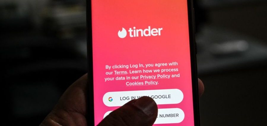 tinder-settles-$60m-age-discrimination-lawsuit.-how-to-get-your-payout