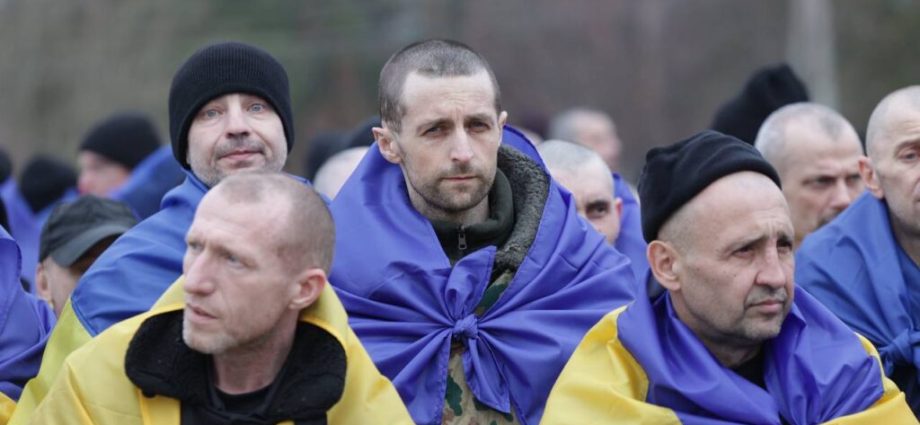 ukraine-brings-home-300-more-soldiers-and-two-civilians-on-second-day-of-pow-swap-—-500-freed-in-total-over-two-days