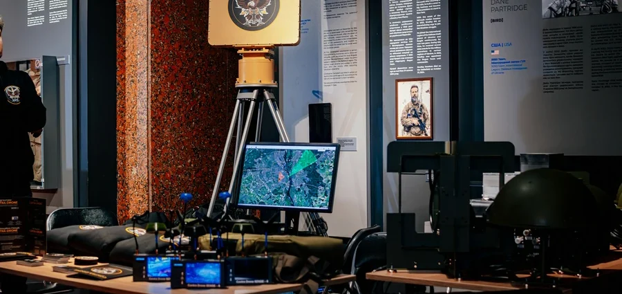 one-radar-to-rule-them-all:-ukraine’s-cd-t10-spots-everything-from-fpv-drones-to-guided-aerial-bombs-inside-a-15-km-dome