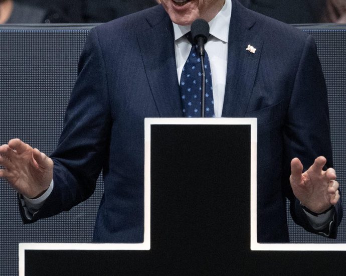 clinton-recalls-his-friendship-with-rev.-jesse-jackson