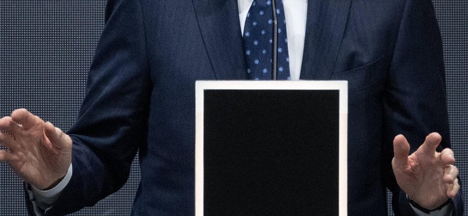 clinton-recalls-his-friendship-with-rev.-jesse-jackson