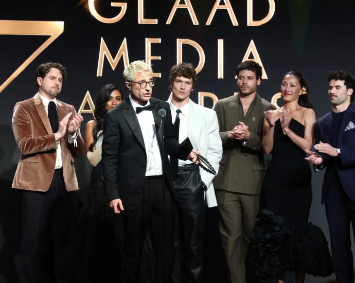 liza-minnelli-makes-surprise-appearance-at-glaad-media-awards-as-‘heated-rivalry,’-‘stranger-things’-and-more-take-top-honors