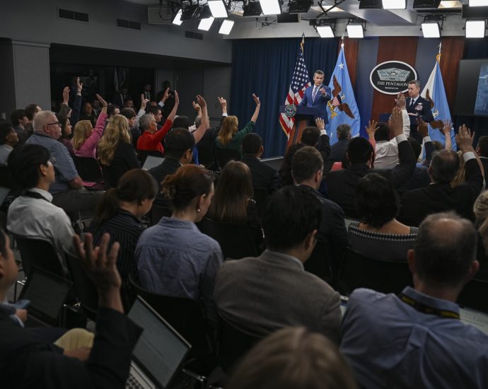 arguments-begin-after-defense-department-restricts-press-access-at-the-pentagon