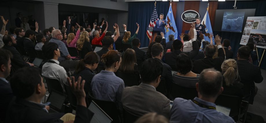 arguments-begin-after-defense-department-restricts-press-access-at-the-pentagon