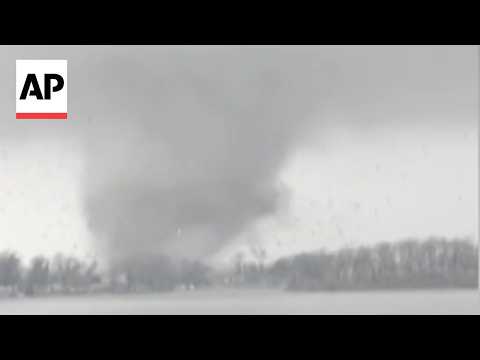video-shows-a-tornado-in-michigan-destroying-homes-in-its-path