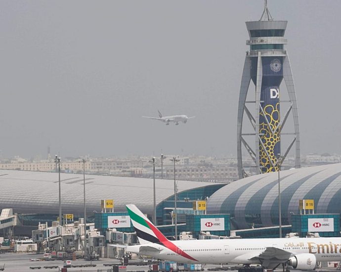 euronews-journalist-seeks-shelter-at-dubai-airport-during-iranian-drone-attack