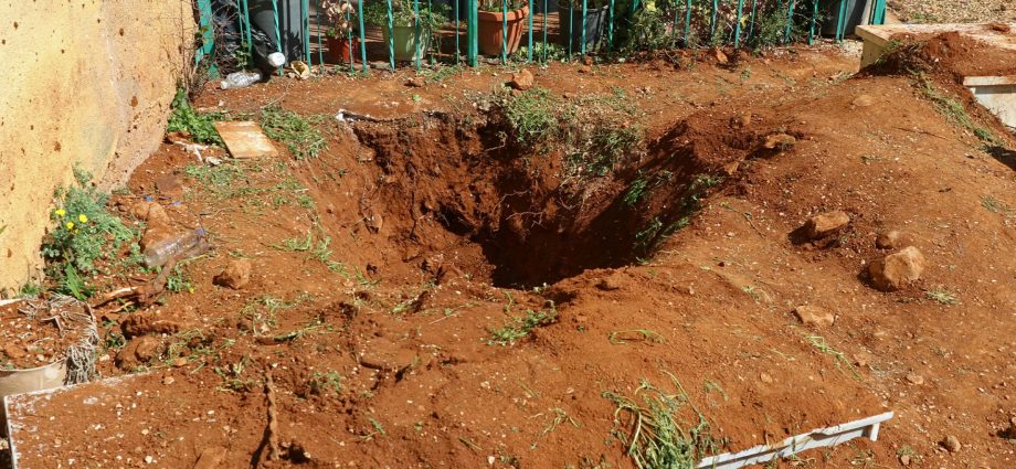 israel-launches-raid-in-lebanon-searching-for-missing-pilot