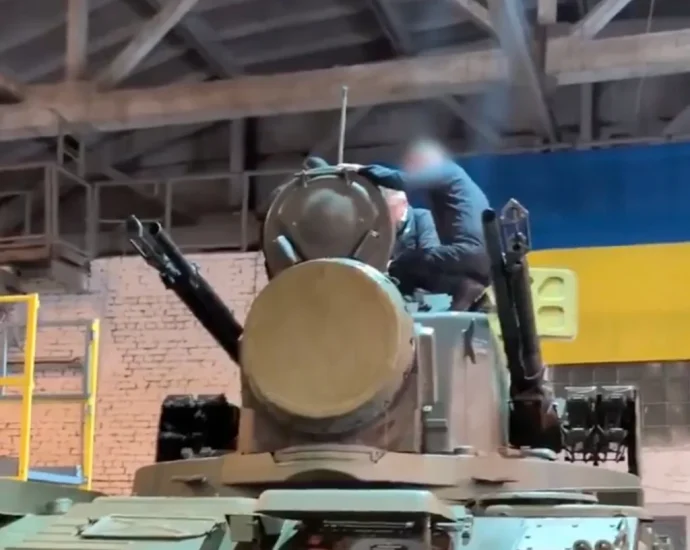 britain-opens-curtain-on-secret-ukraine-repair-shops-keeping-western-weapons-in-the-fight