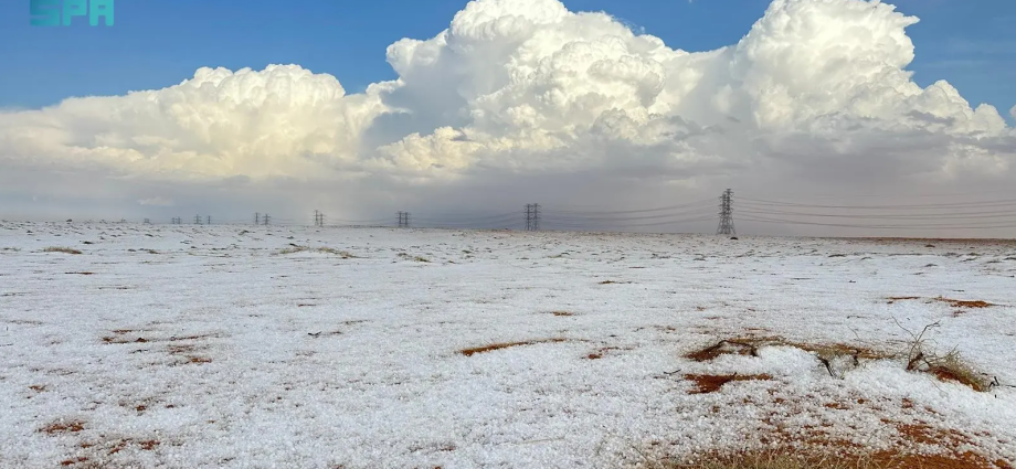 hailstorm-in-saudi-arabian-desert-mistaken-for-snow,-sparking-misleading-climate-claims-online