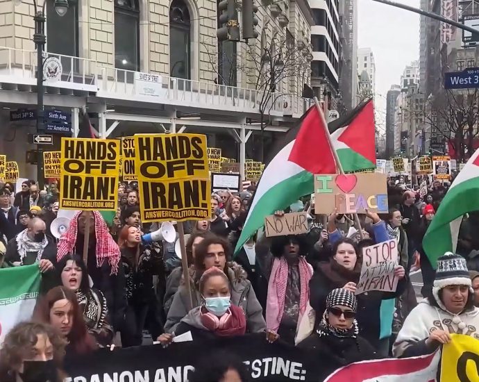 hundreds-march-in-new-york-condemning-us-israeli-attacks-on-iran