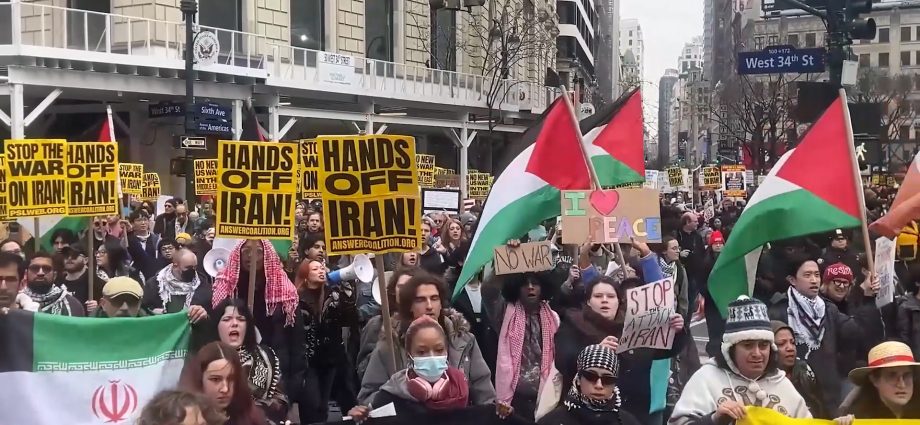 hundreds-march-in-new-york-condemning-us-israeli-attacks-on-iran