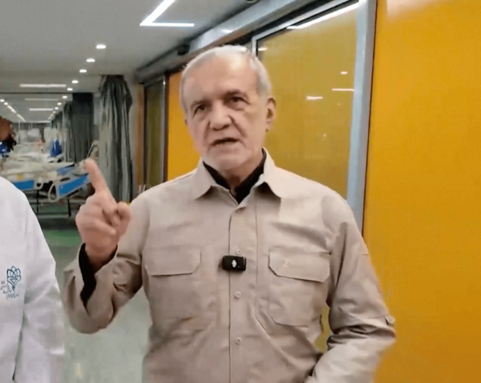 iran-will-not-‘bow’-to-us-and-israeli-pressure,-pezeshkian-says