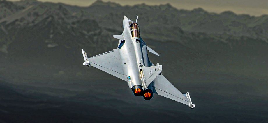 why-might-the-world’s-most-advanced-swing-role-combat-aircraft-have-lockheed-martin-worried?