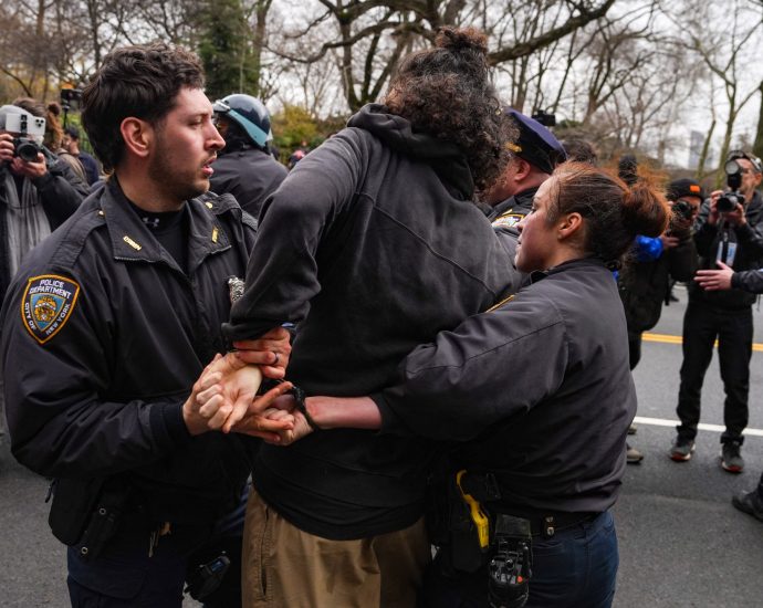 ‘explosive-device’-thrown-at-protest-outside-nyc-mayor-mamdani-home:-nypd