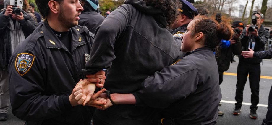 ‘explosive-device’-thrown-at-protest-outside-nyc-mayor-mamdani-home:-nypd