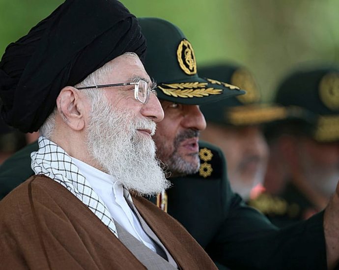 mojtaba-khamenei-cannot-replace-his-father-as-irgc-holds-all-the-cards,-insider-tells-euronews