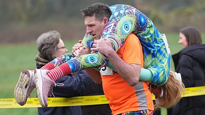 finnish-pair-win-uk-wife-carrying-race