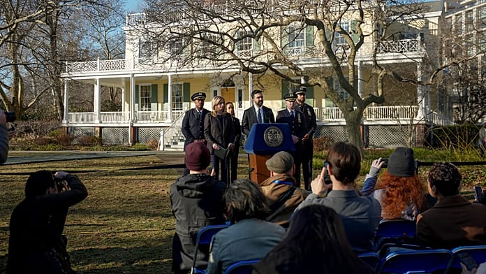 two-teenagers-detained-for-using-‘is-inspired’-devices-at-a-new-york-protest