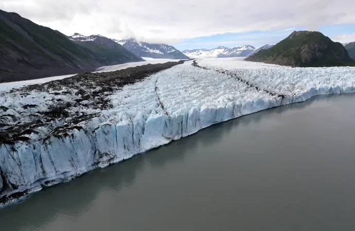 lakes-are-growing-in-alaska.-that’s-not-entirely-a-bad-thing