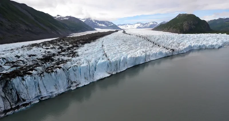 lakes-are-growing-in-alaska.-that’s-not-entirely-a-bad-thing