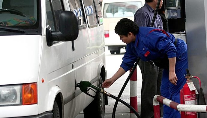 oil-prices:-drivers-rush-to-fill-tanks-in-china-before-fuel-price-hike
