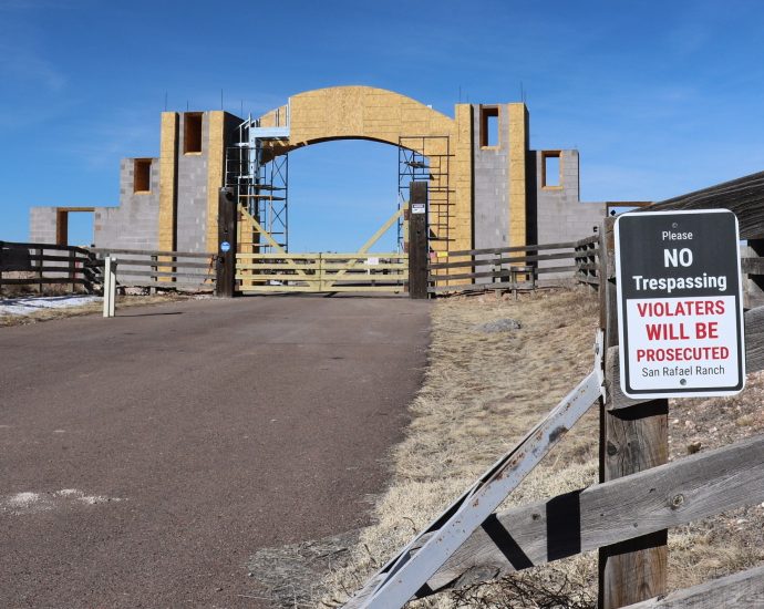 us-investigators-begin-search-of-epstein’s-former-ranch-in-new-mexico