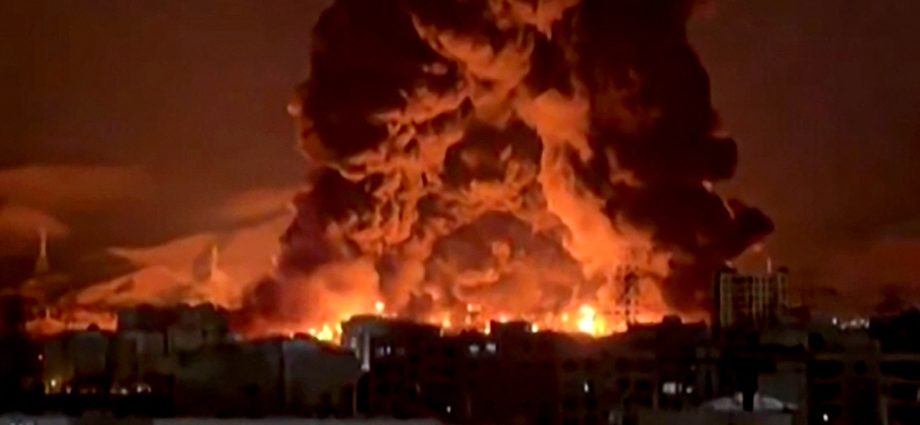 who-warns-of-health-risks-from-‘black-rain’-in-iran