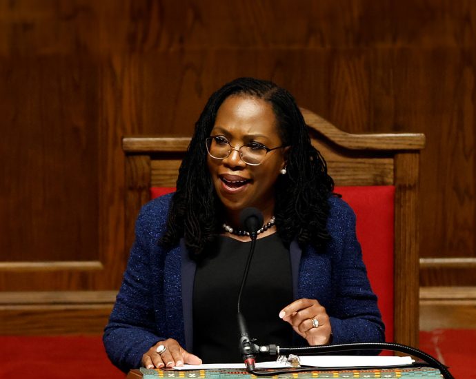 “real-unfortunate”:-kbj-torches-scotus-conservatives-using-shadow-docket-to-aid-the-traitor