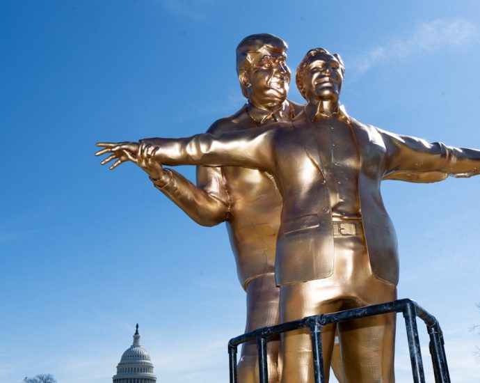 new-the-traitor-epstein-statue-appears-in-dc.-as-doj-hides-key-files