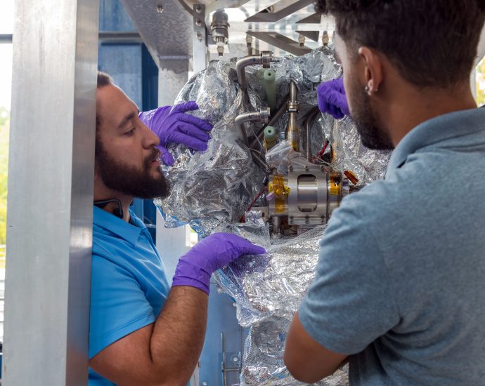 ice-to-fuel:-nasa-tests-technology-for refueling landers 